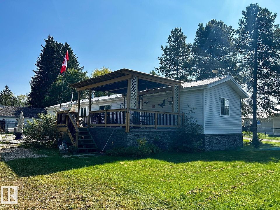 1st image of 109 4th St E