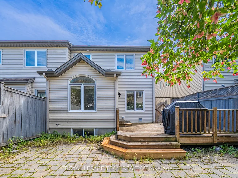 216 Horseshoe Cres — Photo 8