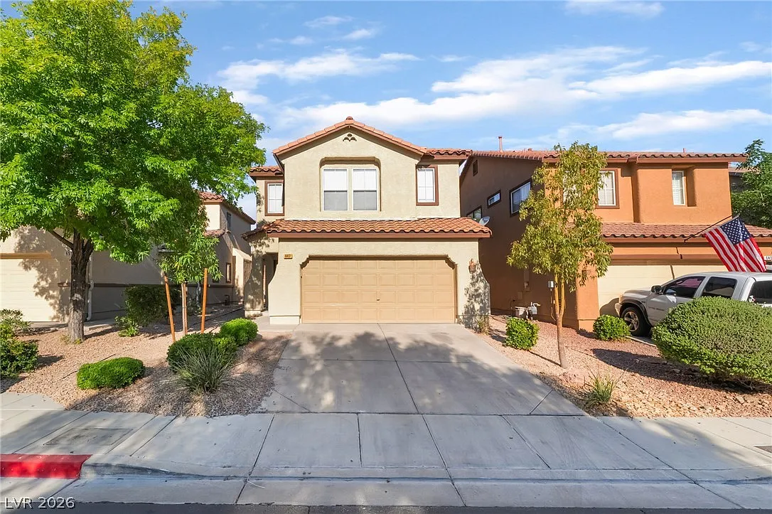 3 bed, 2.5 bath, 1577 sqft, $2,070 — Photo 1