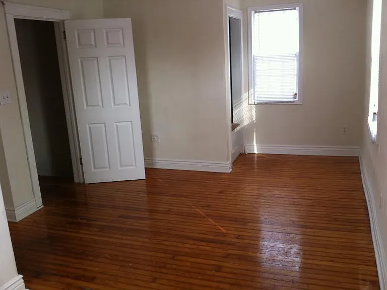 321 Pine Ave — Photo 6