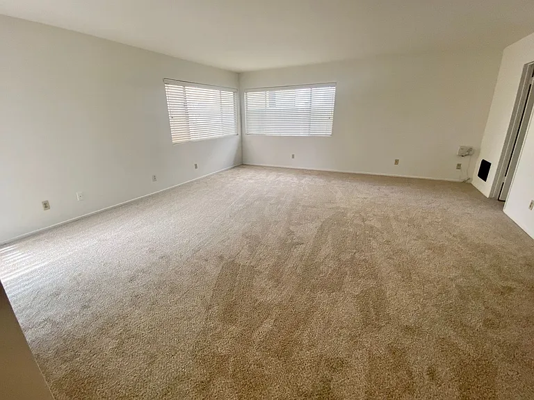637 Manhattan Beach Blvd — Photo 8