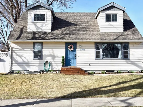 1204 E Cabot St, Pierre, SD 57501