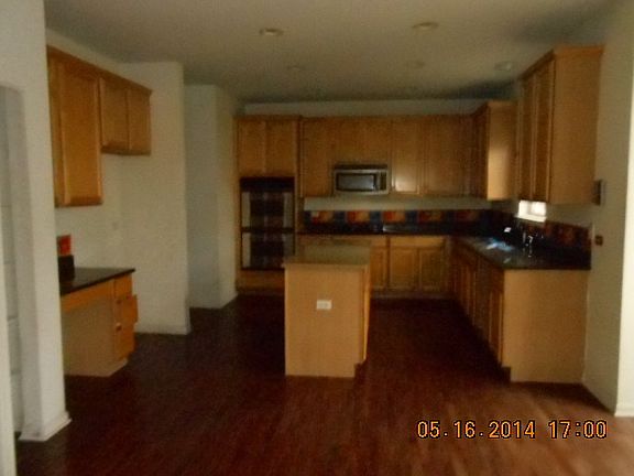 4th image of 1585 E Fordham St