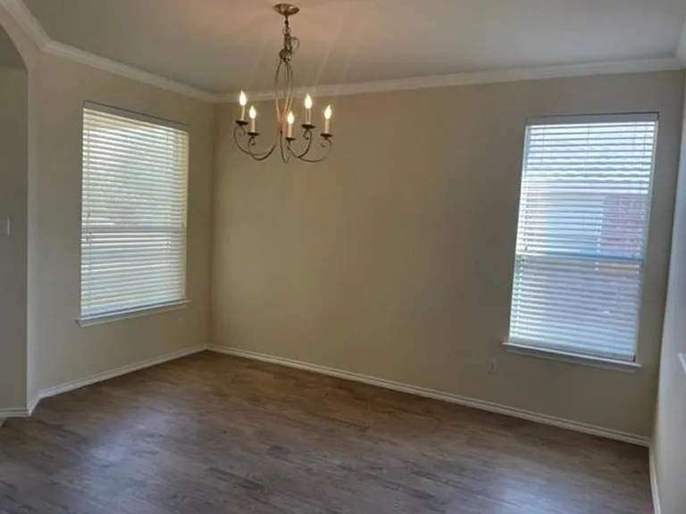 2105 Fall Creek Dr — Photo 3