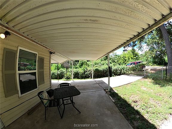 4th image of 501 Carver St