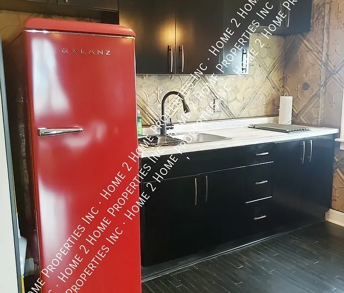 1154 Wyandotte St W #1 — Photo 4