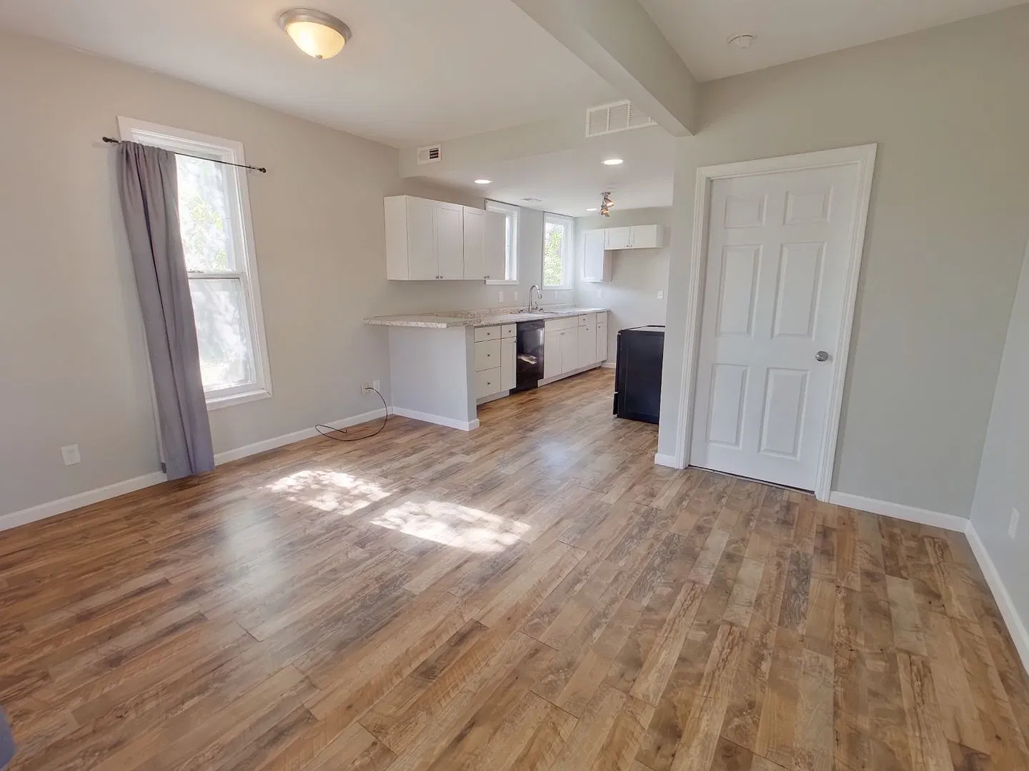 317 S Dodge Ave — Photo 3