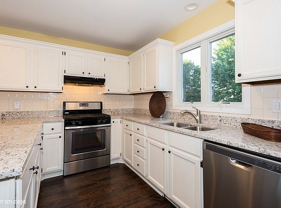 5th image of 515 Pinewood Dr