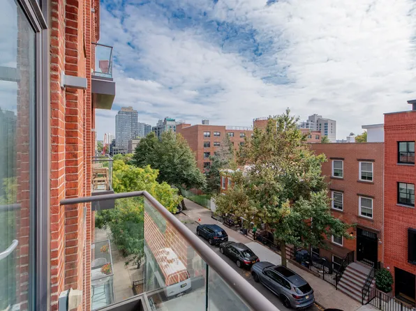 335 Carroll Street image 5 of 14