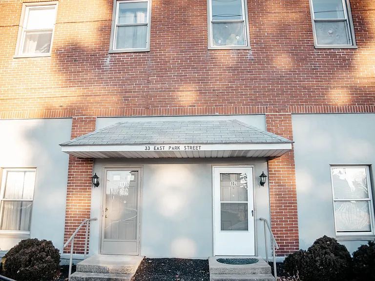 33 E Park St — Photo 2