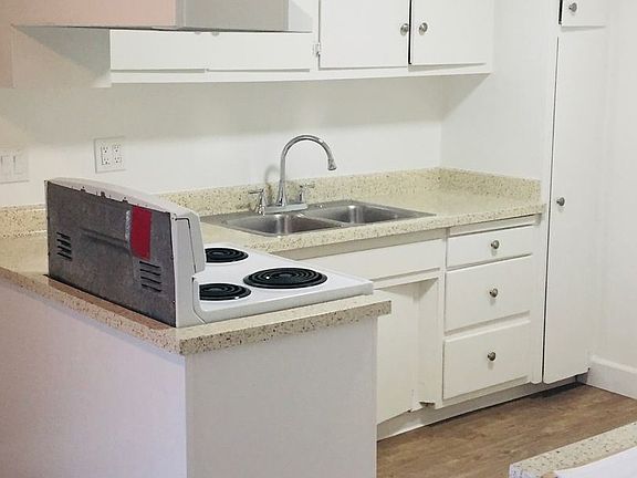 5th image of 311 E Clifton Ave #11