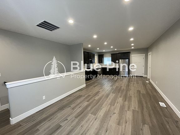 4th image of 5844 Wildrose Ave
