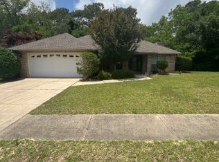 53 Hillcrest Dr, Shalimar, FL 32579