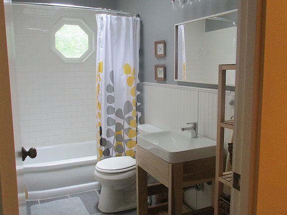 3rd image of 2577 Carmel St