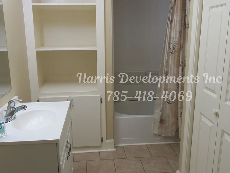 135 S Main St #201 — Photo 9