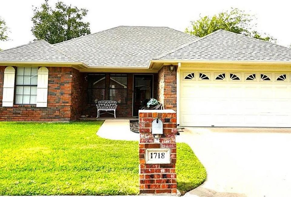 1st image of 1718 Sully Ct