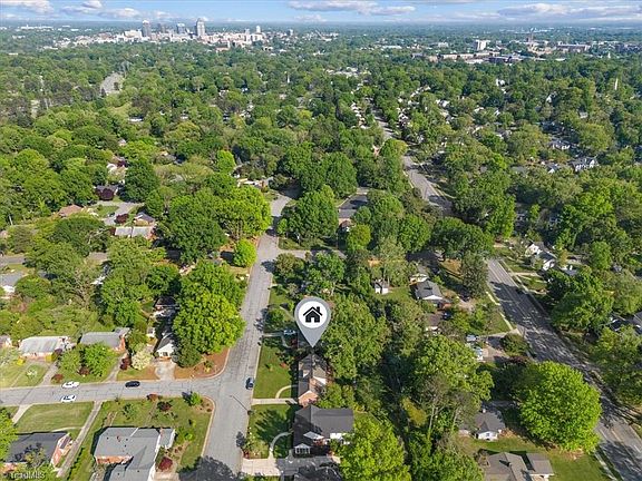 4th image of 2211 Villa Dr