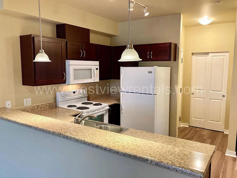 200 E Maple St — Photo 321