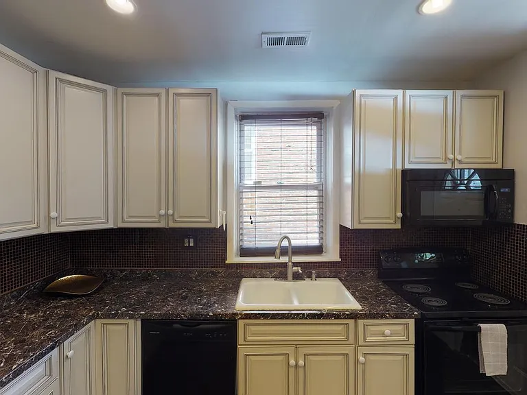 2411 1st St NW — Photo 6