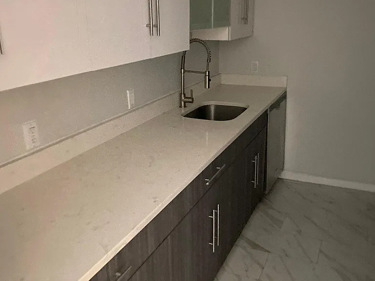 5 Grace Ave #3G — Photo 7