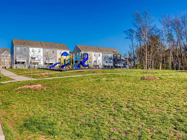 2050 Hinshaw Dr — Photo 43