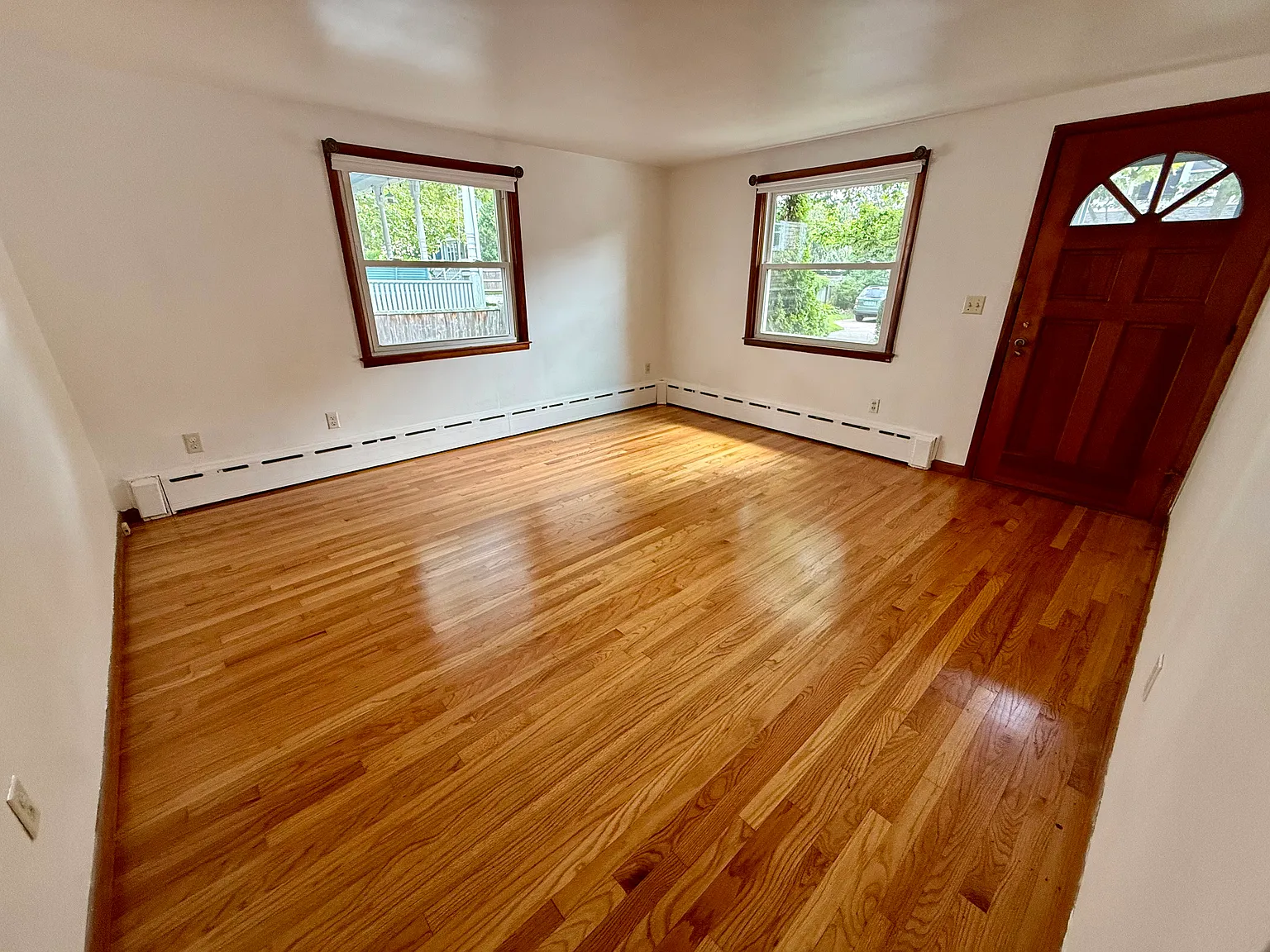 2 bed, 850 sqft, $2,500 — Photo 2