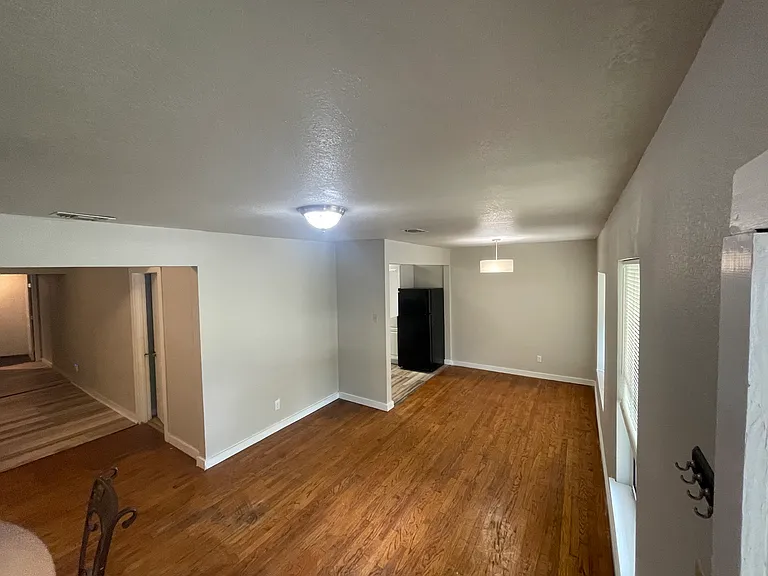 E Hutchins Pl — Photo 7