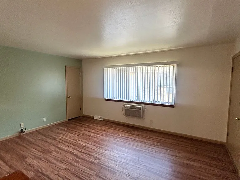 2929 E Adams Ave #7 — Photo 2