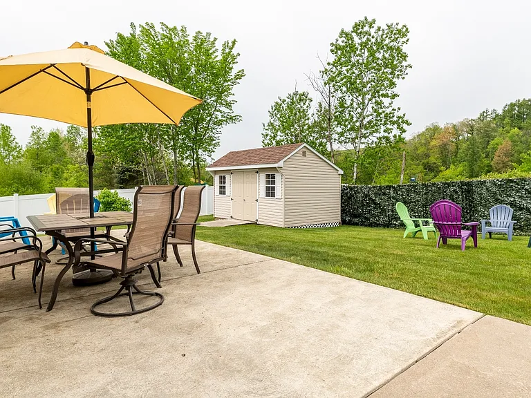 406 Roanoke Ln — Photo 24