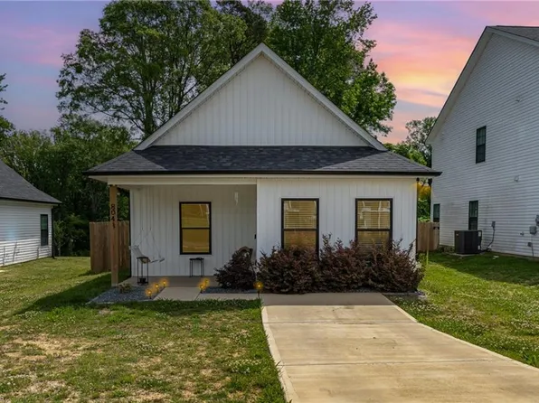 804 1/2 Crown Point Dr, Salisbury, NC 28146