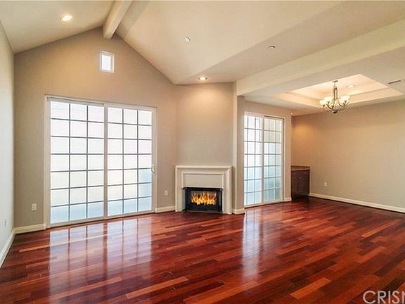3rd image of 10740 Moorpark St APT 307