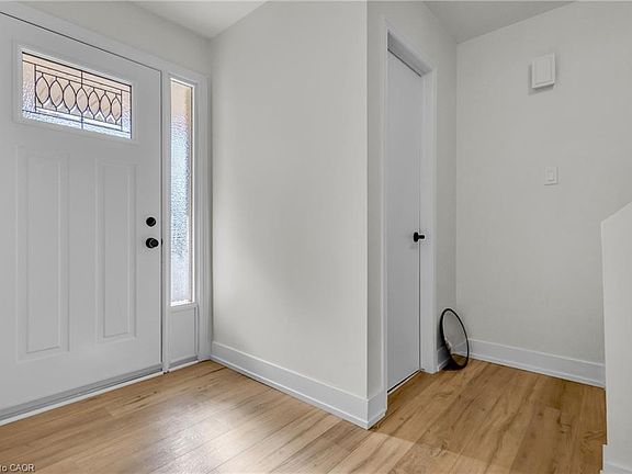 5th image of 127 Acorn Cres