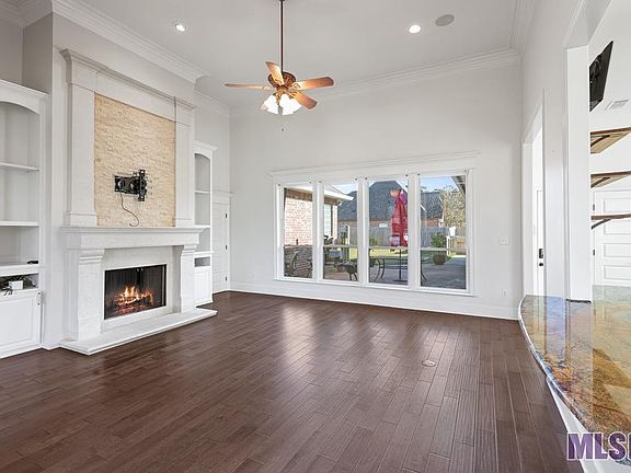 4th image of 18092 Manning Dr