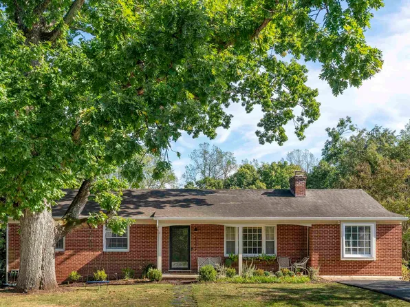 2302 Wakefield Rd, Charlottesville, VA 22901