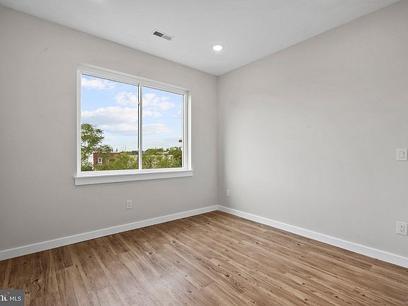 5th image of 871 N Preston St #8