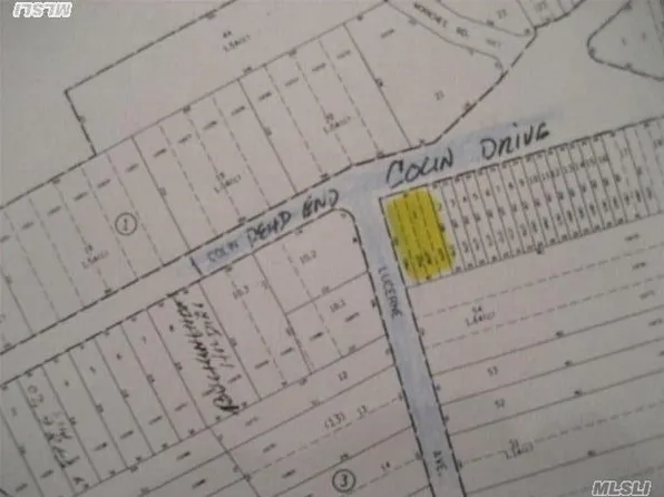 15 Colin Dr, Shirley, NY 11967