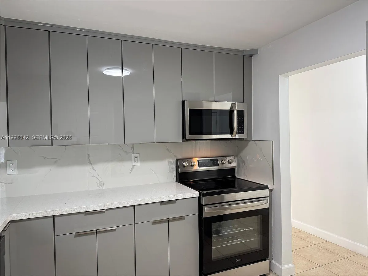 Building Photo - 8550 SW 109th Ave #5-114
