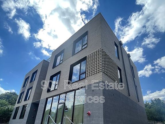 5th image of 569 N McLean Blvd #202