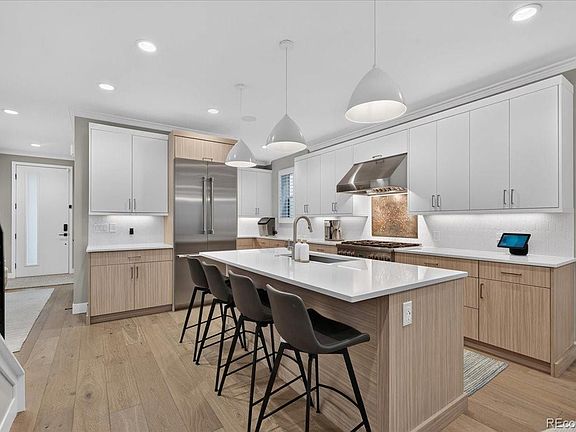4th image of 521 Adams Street