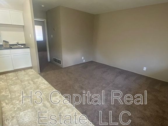 2nd image of 2829 Warren Ave Unit 4