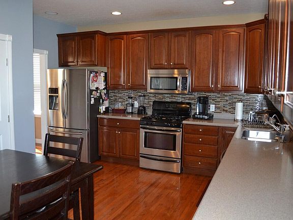 4th image of 335 Lantern Ln