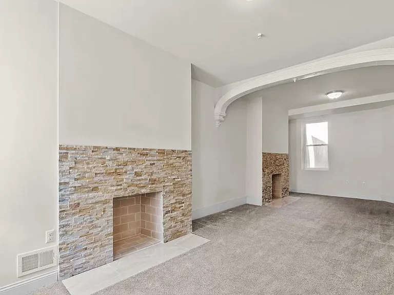848 W Lombard St — Photo 2