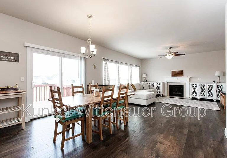 2724 Ambridge Dr — Photo 18