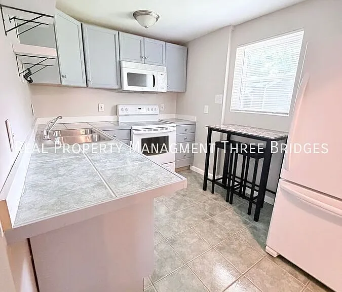 9024 Forest Ave — Photo 13