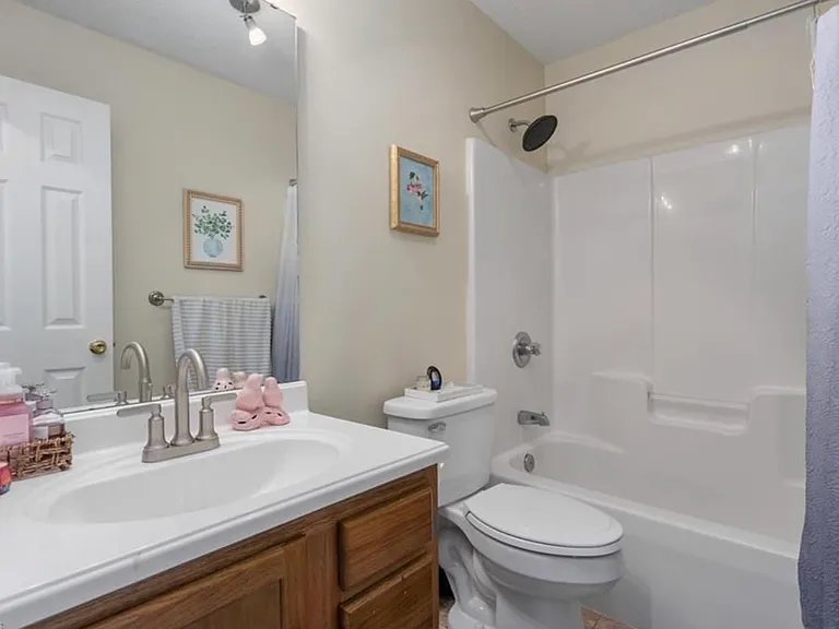 1112 Trinity St #202 — Photo 9