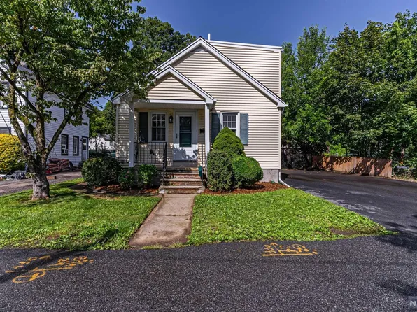 7 Storms Pl, Wanaque, NJ 07465