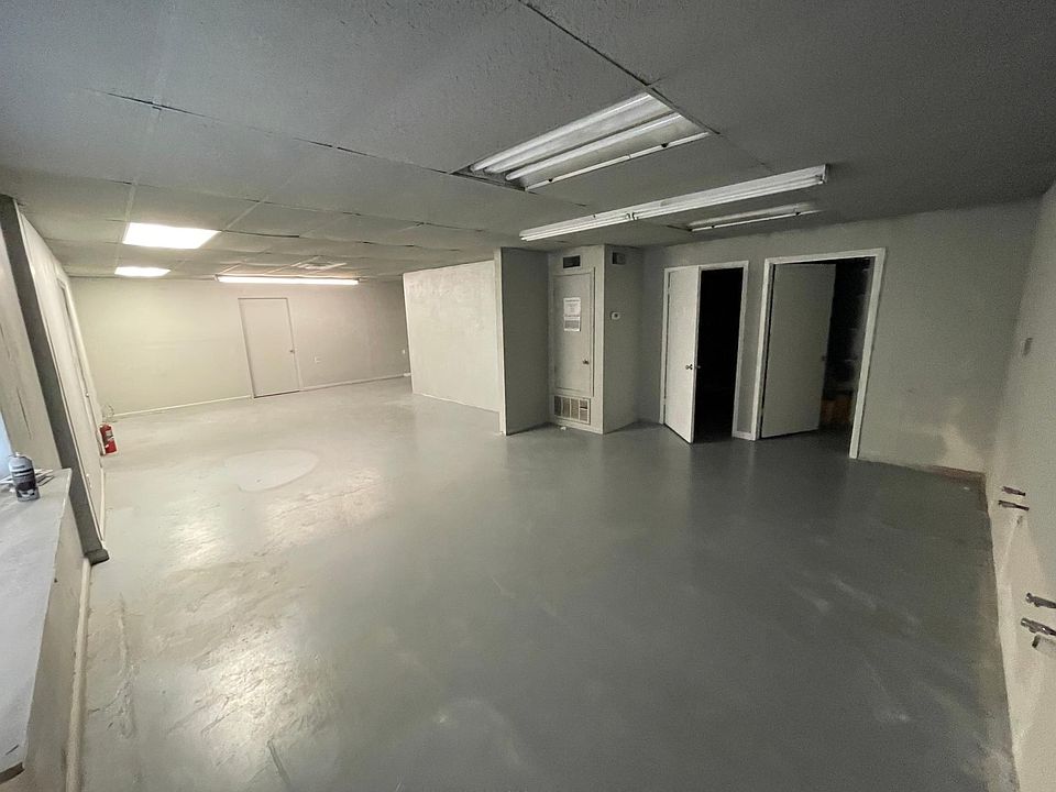 2nd image of 200 S Leona St #B