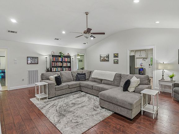 4th image of 9942 Lockhart Rd