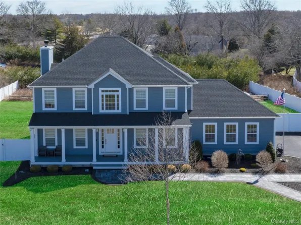 3 Manor Court, Mount Sinai, NY 11766