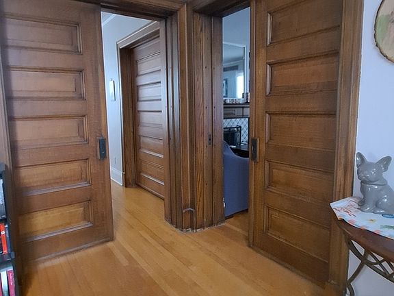 4th image of 216 E Cleveland St